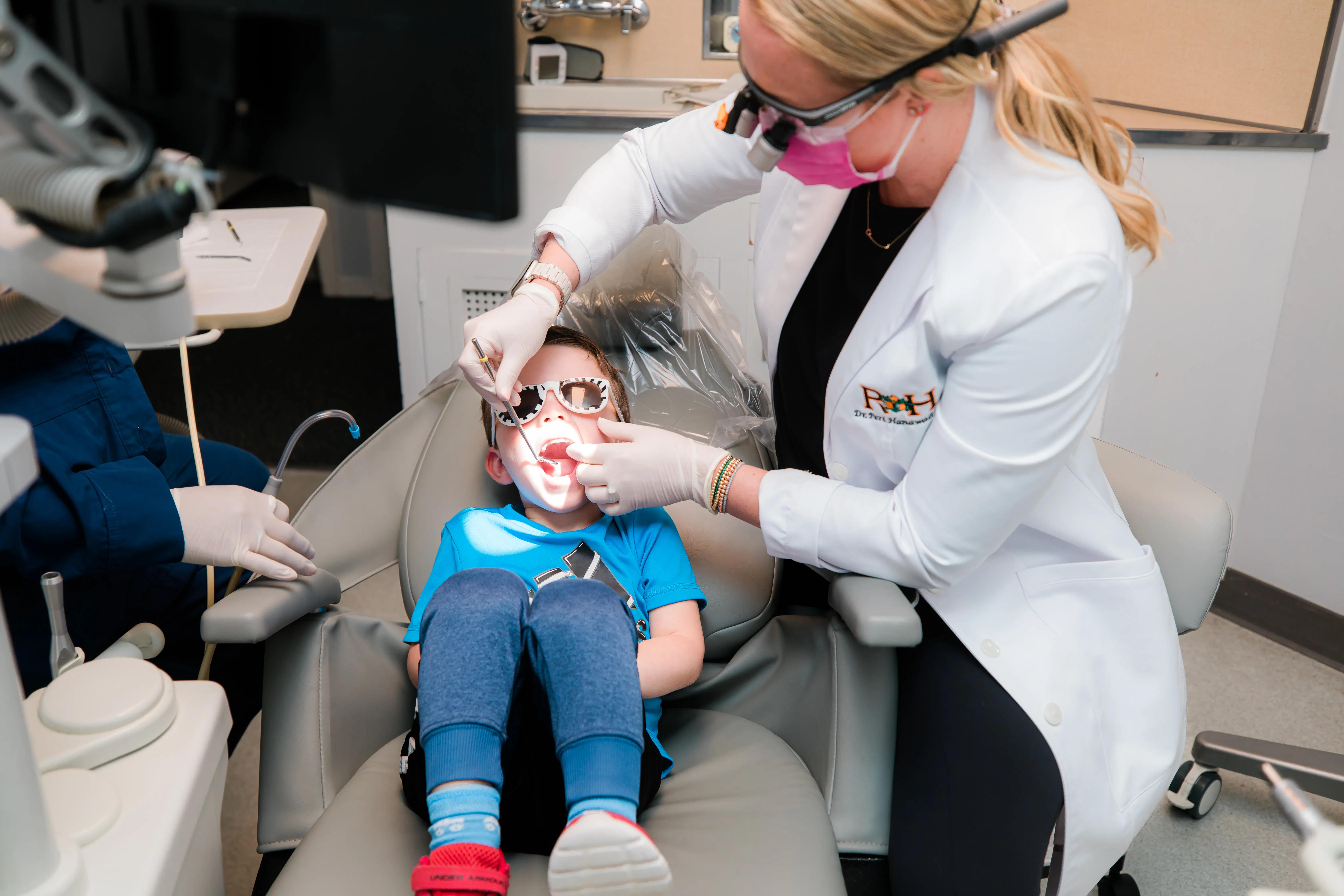 Diagram showing the three stages of a dental implant